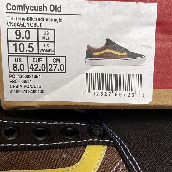 Vans Comfycush Old
(Tri-Tone)Bikrandrmermgld
VNOA5DYC8U8
Men’s sneakers - Picture 16 of 16